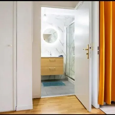 5 Min - Place D'ariane - Parking Gratuit Chessy (Seine-et-Marne)